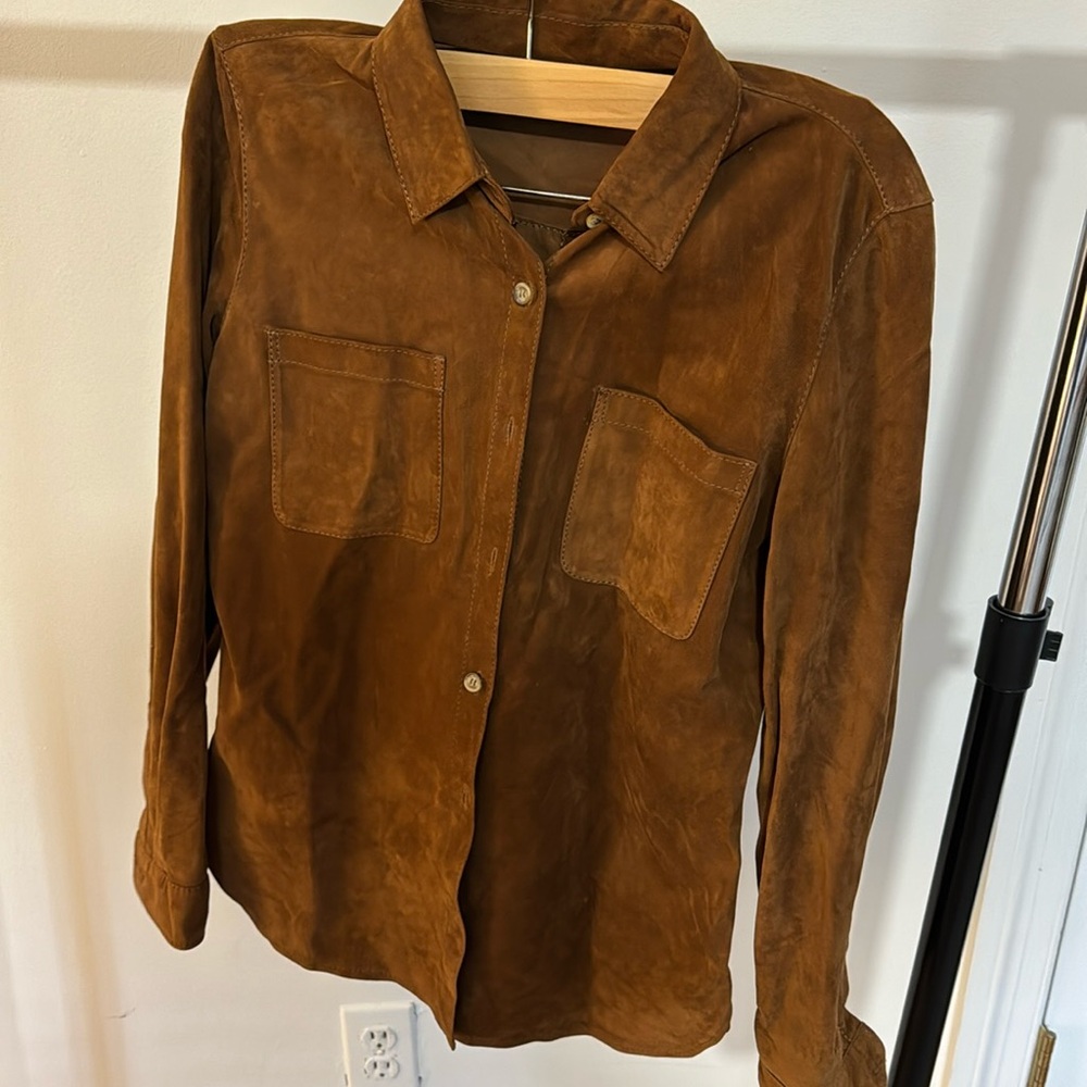 EUC Guideboat suede brown buttons down shirt.